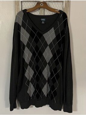 Harbor Bay Black & Gray Argyle V-Neck Sweater